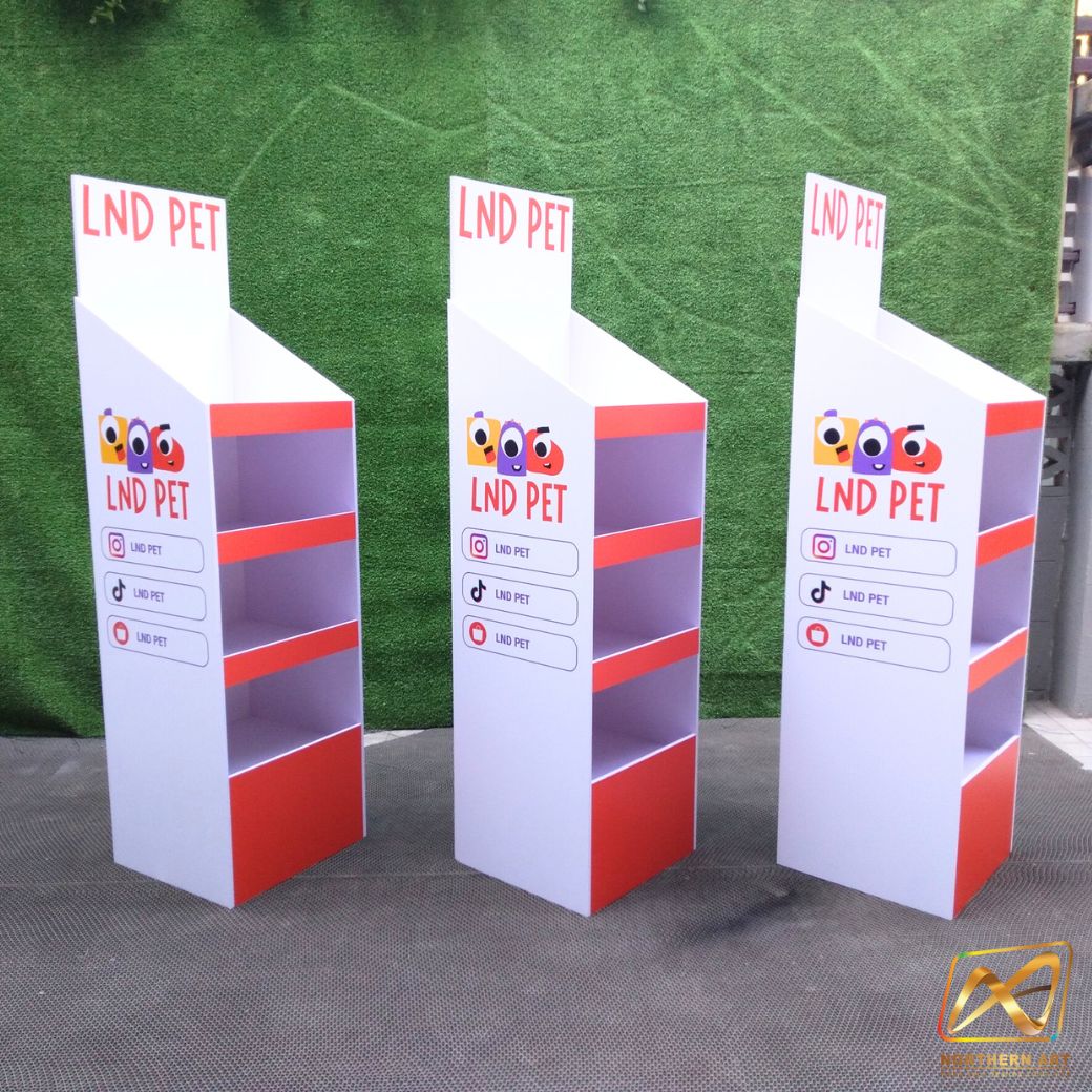 ชั้นวางสินค้าพลาสวูด 4 ชั้น ขนาด (W)36.5 x (D)35 x (W)135 ซม. พลาสวูดหนา 8 มม.พร้อมงานพิมพ์สติ๊กเกอร์
