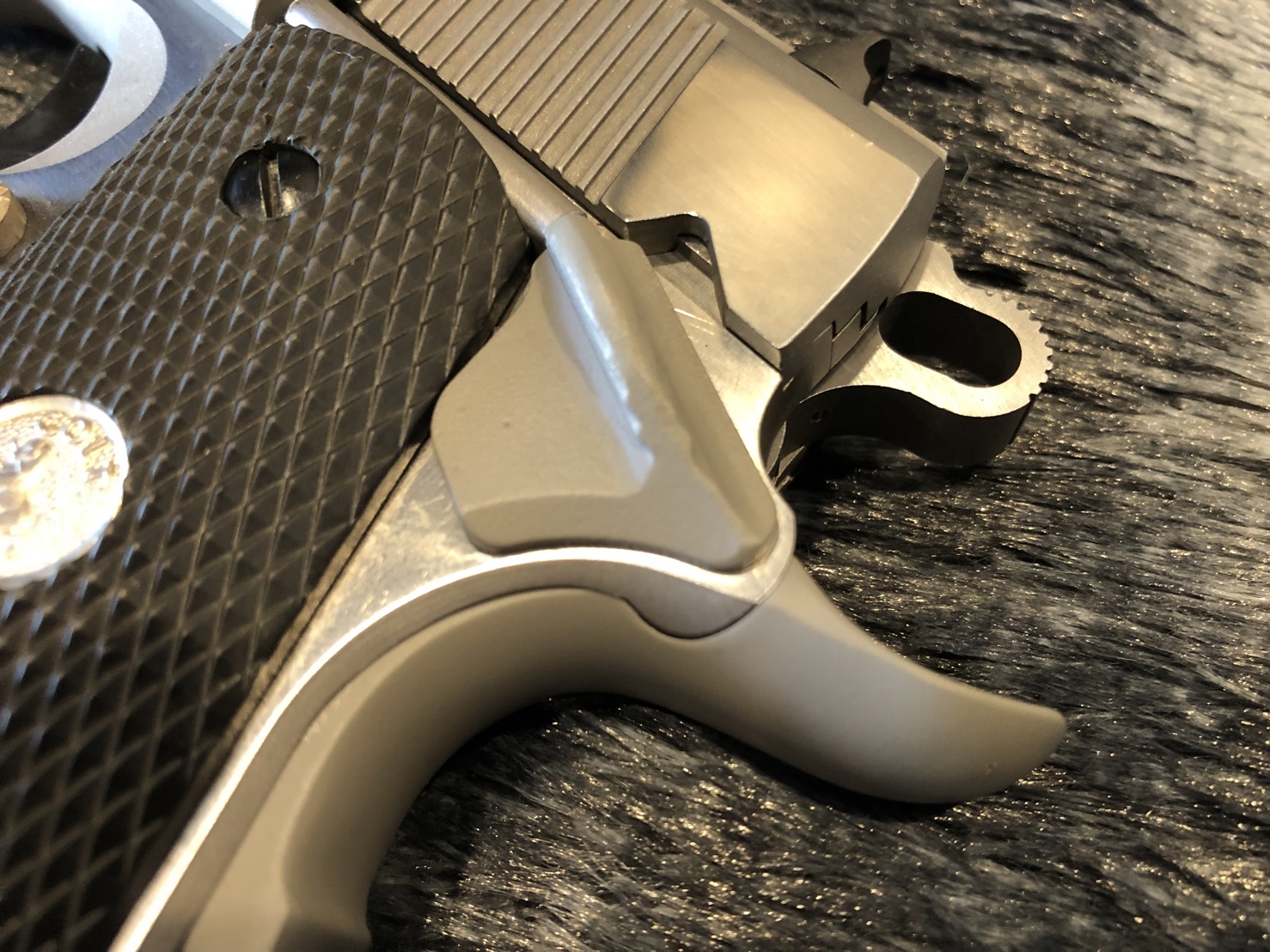 [ปืนฝากขายมือสอง] Colt .45 1911 Commander 4.25นิ้ว มีรอยขนแมวเล็กน้อย สภาพดี ระบบดีหลังอ่อนดี โดยรวมสภาพดีมากและตัวปืนคุณภาพแน่นๆ !!