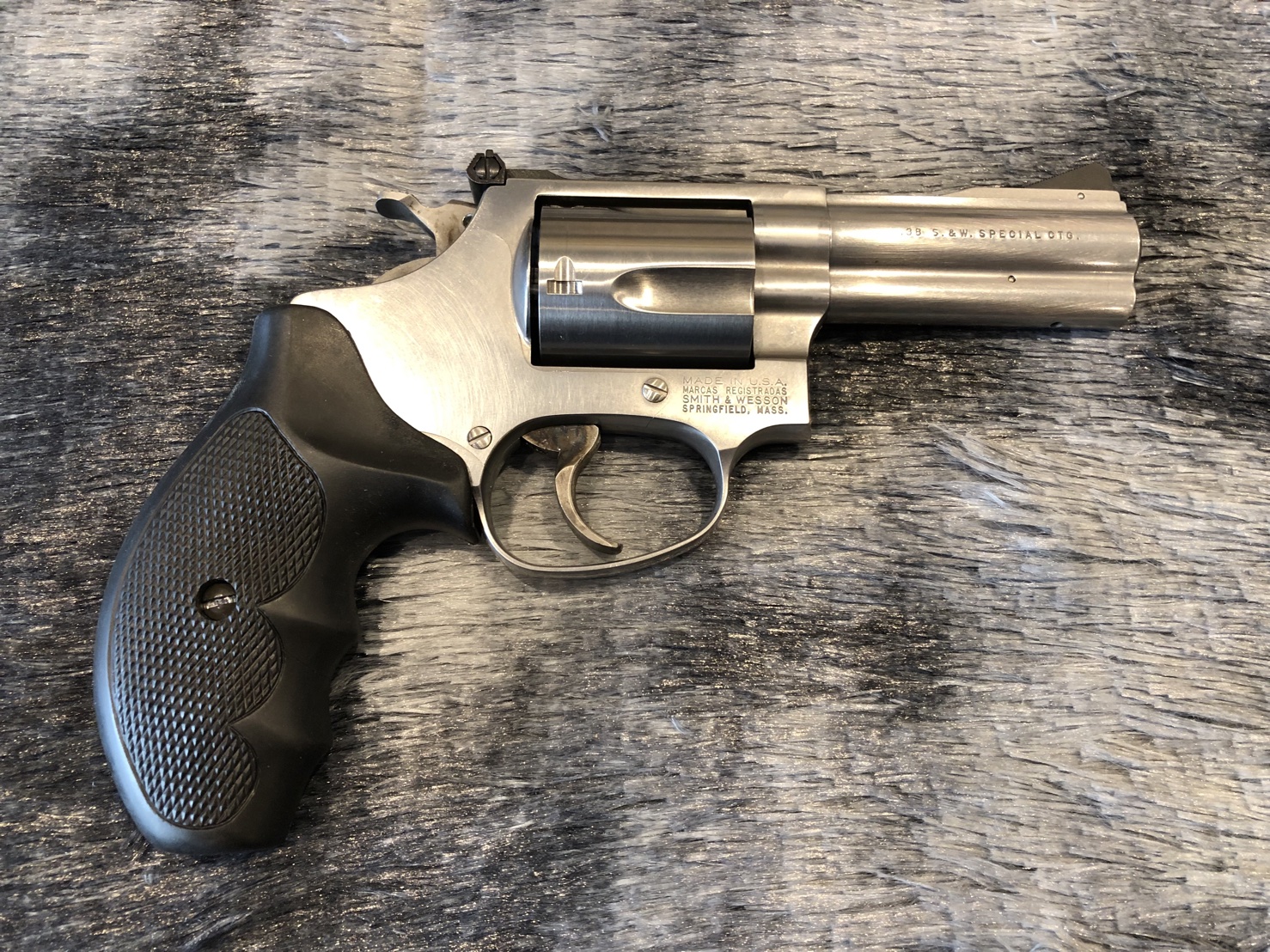 [ปืนฝากขายมือสอง] Smith M60 .38 3นิ้ว ฟูลัก สภาพดีโม่แน่น ผิวเดิมคมๆ มีรอยตามปกติของมือ2 นกดำ ไกดำ เดิมๆแท้ๆแน่นอน !!!