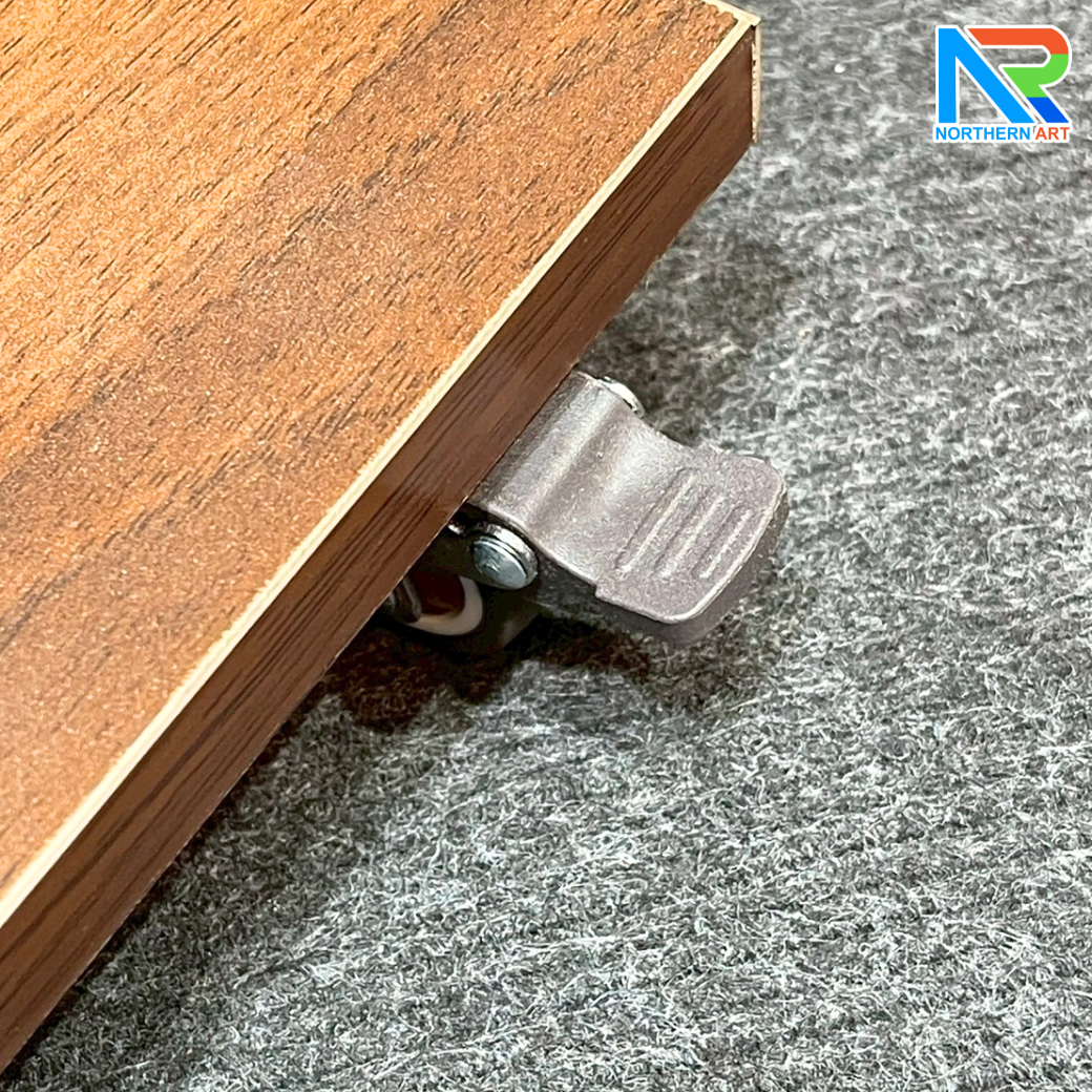 โพเดียมไม้ สีน้ำตาล TOPเอียง ขนาด (W)60 x (L)50 x (H)108 cm. พร้อมล้อเลื่อนและชั้นวางของ