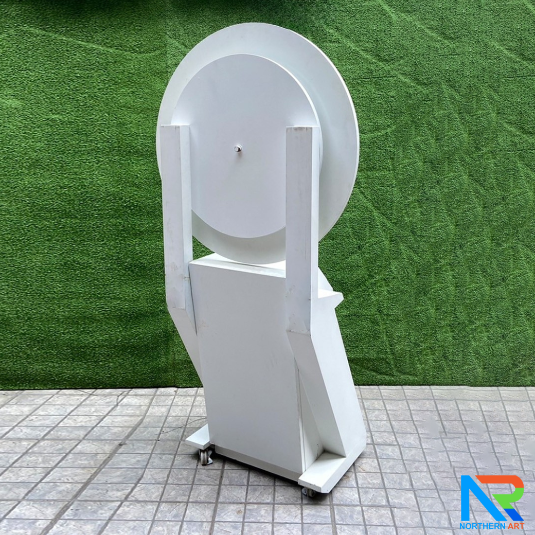 เช่าเกมส์วงล้อไม้ตั้งพื้น แบบหมุน ขนาดวงล้อ 80 ซม. สูง 161 ซม. พร้อมล้อเลื่อน มีตู้เก็บของ