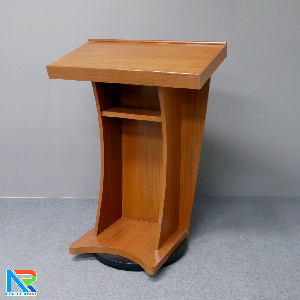 โพเดียมไม้ ยืนคู่ สีสัก พร้อมแถบสีบรอนซ์ด้านข้าง ขนาด(W)90 x (L)47 x (H)121 ซม.