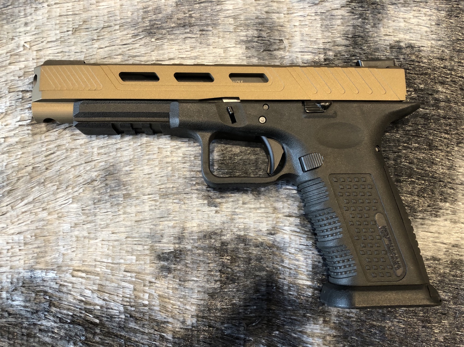 [ปืนฝากขายมือสอง] Lonewolf 9มม มิติเทียบเท่า Glock34 ออกแบบใหม่ทั้งหมดโดยสำนักแต่ง Lonewolf สวยงามตามท้องเรื่อง !!!!!