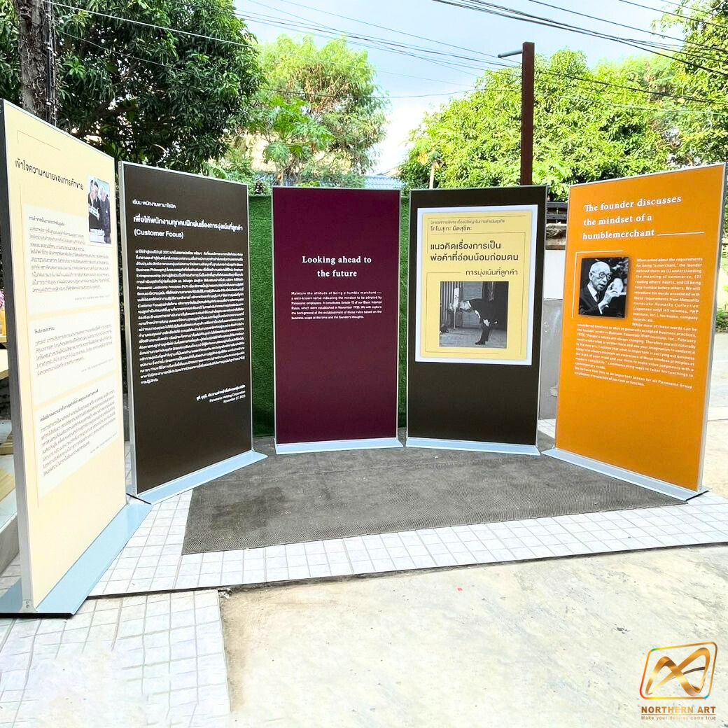 บอร์ดนิทรรศการ ตั้งเดี่ยว รุ่นLUXURY ขนาด 100x200 ซม. โครงอะลูมิเนียม ฐานเหล็กหนา โชว์งานพิมพ์ 2 ด้าน ถอดประกอบได้