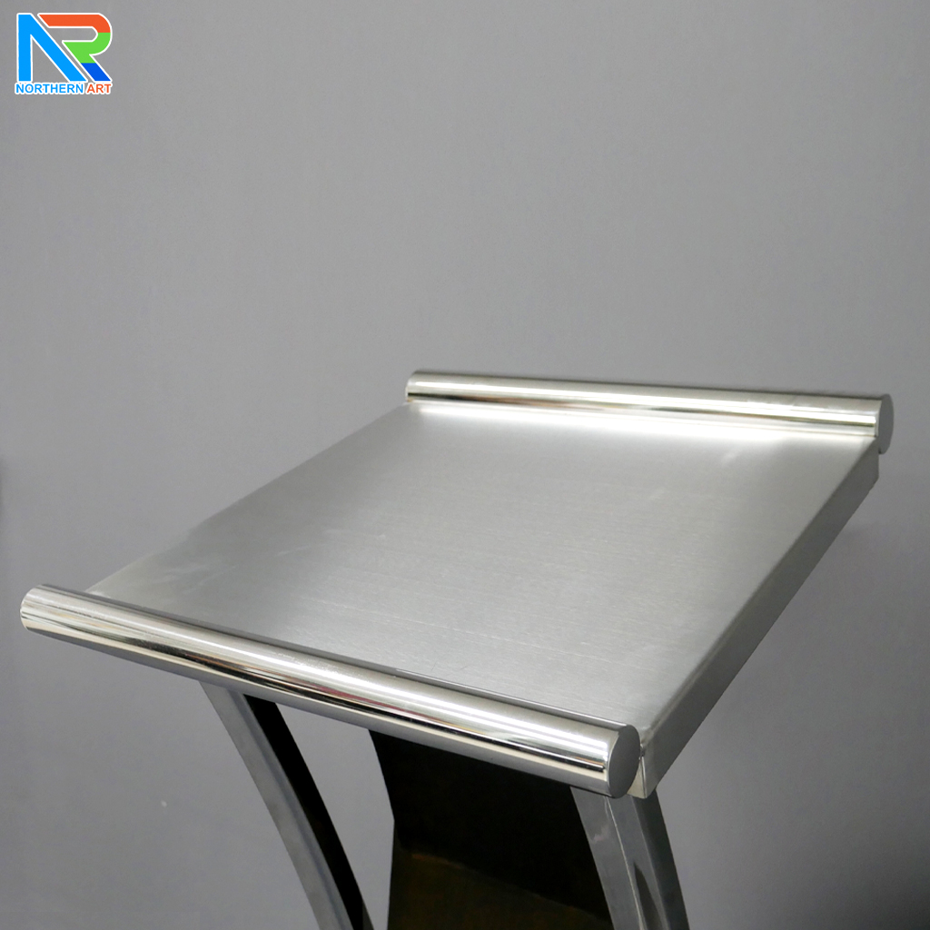 โพเดียมไม้จริง สีโอ๊คน้ำตาล PD-01 ขนาด (W) 48x (L) 51 (H) 120 cm Top หุ้มสแตนเลส เกรด 304 พร้อมตกแต่งเสาโค้งสแตนเลส