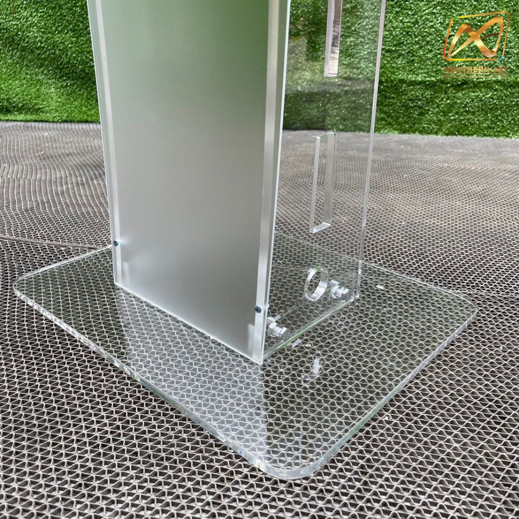 โพเดียมอะคริลิคใส รุ่น AC-11 ด้านหน้าอะคริลิคฝ้า TOP ตรง ขนาด (W)47 x (L)37 x (H)100.5 cm.