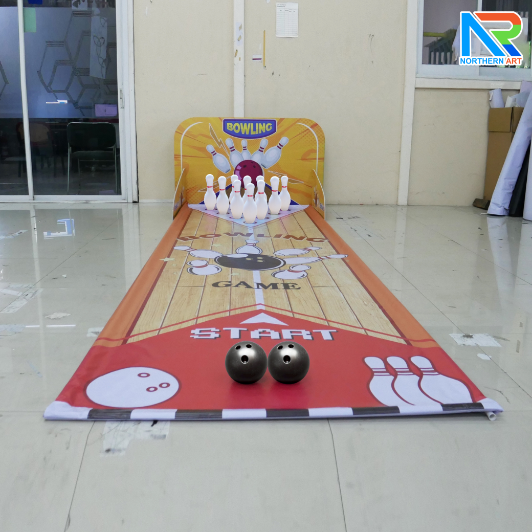 เกมส์โยนโบว์ลิ่งพร้อมไวนิล ขนาดไวนิล (W)120 x (L)400 cm. พร้อมพินโบว์ลิ่ง 10 อันและ ลูกบอล 2 ลูก