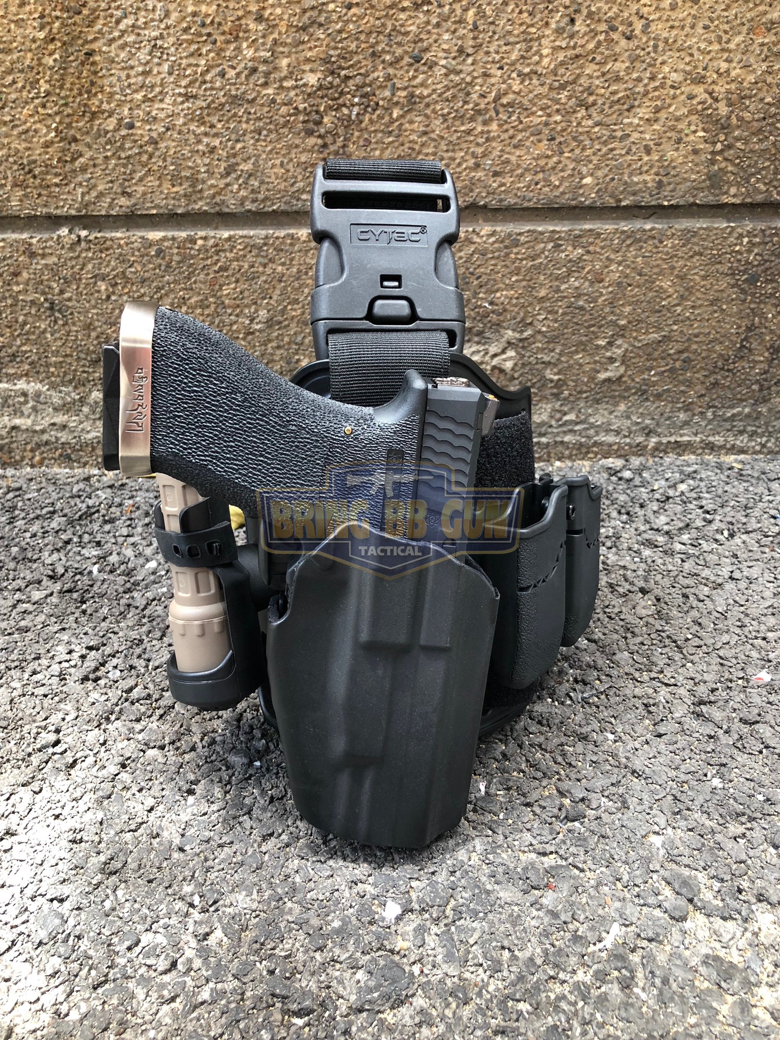 เพลทรัดต้นขา Cytac (Cytac Drop Leg Platform)