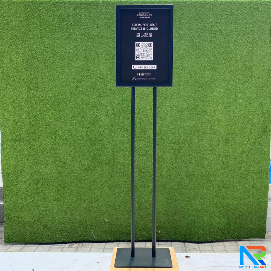 โปสเตอร์สแตนด์เหล็ก A3 สีดำ เสาคู่ ฐานเหลี่ยม โชว์งานพิมพ์ 2 ด้าน พร้อมแผ่นอะคริลิคใส 2 มม.ประกบ สอดงานพิมพ์ด้านบน