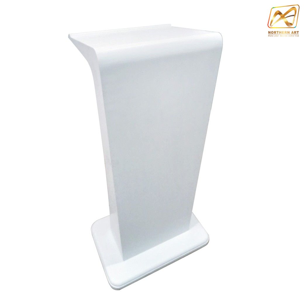 โพเดียมไม้ สีขาว รุ่น PD-11 ทรงโมเดิร์น ขนาด (W)55 x (L)40 x (H)115 cm. TOP เอียง พร้อมชั้นวางของ