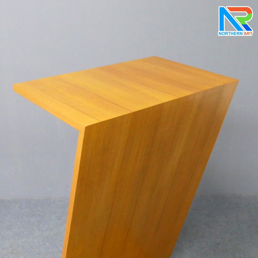 โพเดียมไม้ สีสัก ทรง Z ขนาด (W)60 x (L)40 x (H)110 ซม. แข็งแรง ทรงสวย เหมาะสำหรับการนำเสนอทุกโอกาส