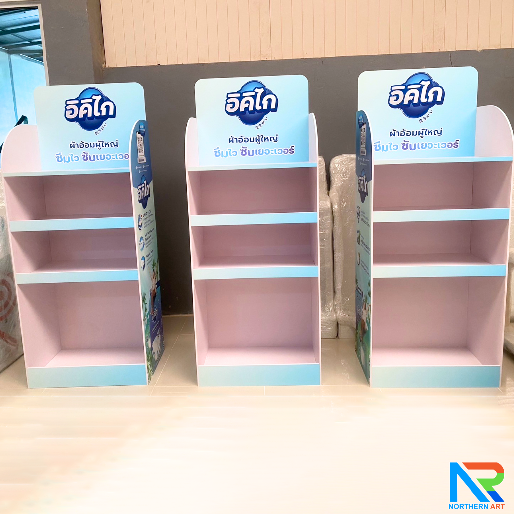 ชั้นวางสินค้าพลาสวูด 4 ชั้น ขนาด(W)45 x (D)35 x (H)135 ซม.พร้อมงานพิมพ์ พลาสวูดหนา 8 มม. สั่งผลิตตามแบบ