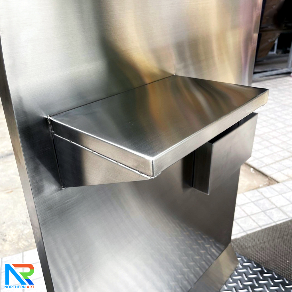 โพเดียมรปภ.รุ่น PD-GR-01 ขนาด (W) 85 x (L) 85 (H) 135 ซม. สแตนเลส เกรด304 ไม่เป็นสนิม แข็งแรง ทนทาน พร้อมที่นั่ง และช่องใส่เอกสาร