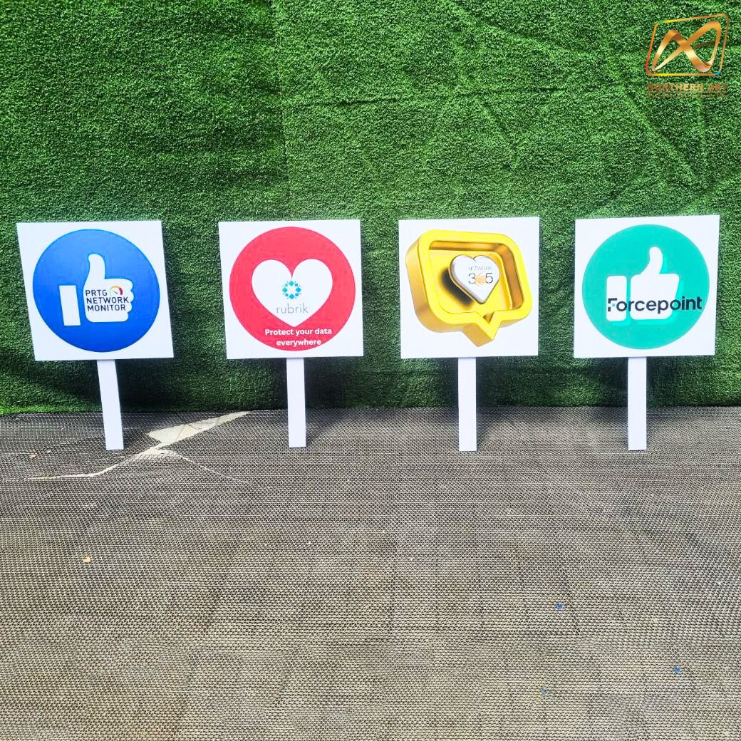 ป้ายทรูปมือถือ ด้ามถือพลาสวูด ทรงสี่เหลี่ยม ไม่ไดคัท พร้อมงานพิมพ์สติ๊กเกอร์ติดโฟมบอร์ด