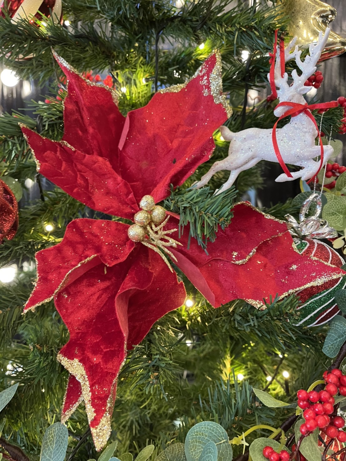 ต้นคริสต์มาสรวมของตกแต่ง