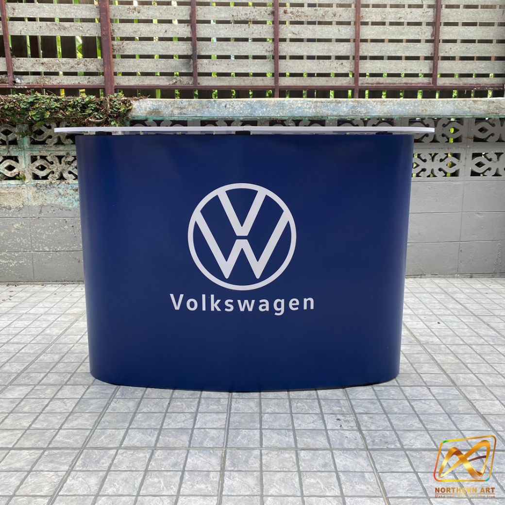 เคาน์เตอร์สำเร็จรูป รุ่นโค้ง TOPสีขาว มีช้นวาง ขนาด (W)133 x (D)39 x (H) 90 cm.โครงอะลูมิเนียม พับเก็บได้ เคลื่อนย้ายสะดวก