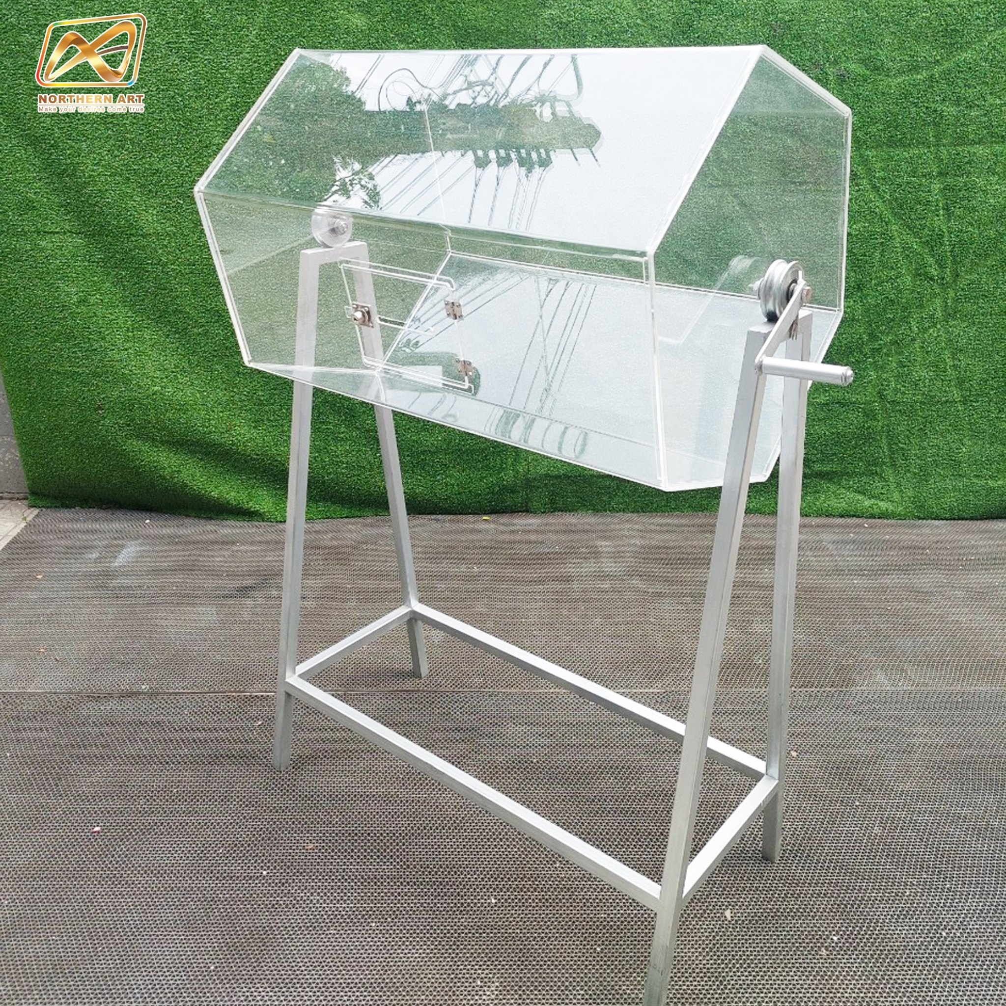 กล่องอะคริลิคจับรางวัล ตั้งพื้น หมุนได้360 องศา ขนาดกล่อง (W) 80 x (D) 58 x (H) 132.5 cm. ฝาเปิดพร้อมกุญแจล็อค