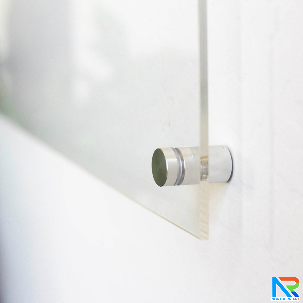 กรอบรูป อะคริลิคใสติดผนัง อะคริลิคสองแผ่นประกบกันยึดแน่นด้วยหมุดทั้ง 4 มุม รูปภาพใส่ตรงกลางระหว่างอะคริลิค ติดตั้งง่าย