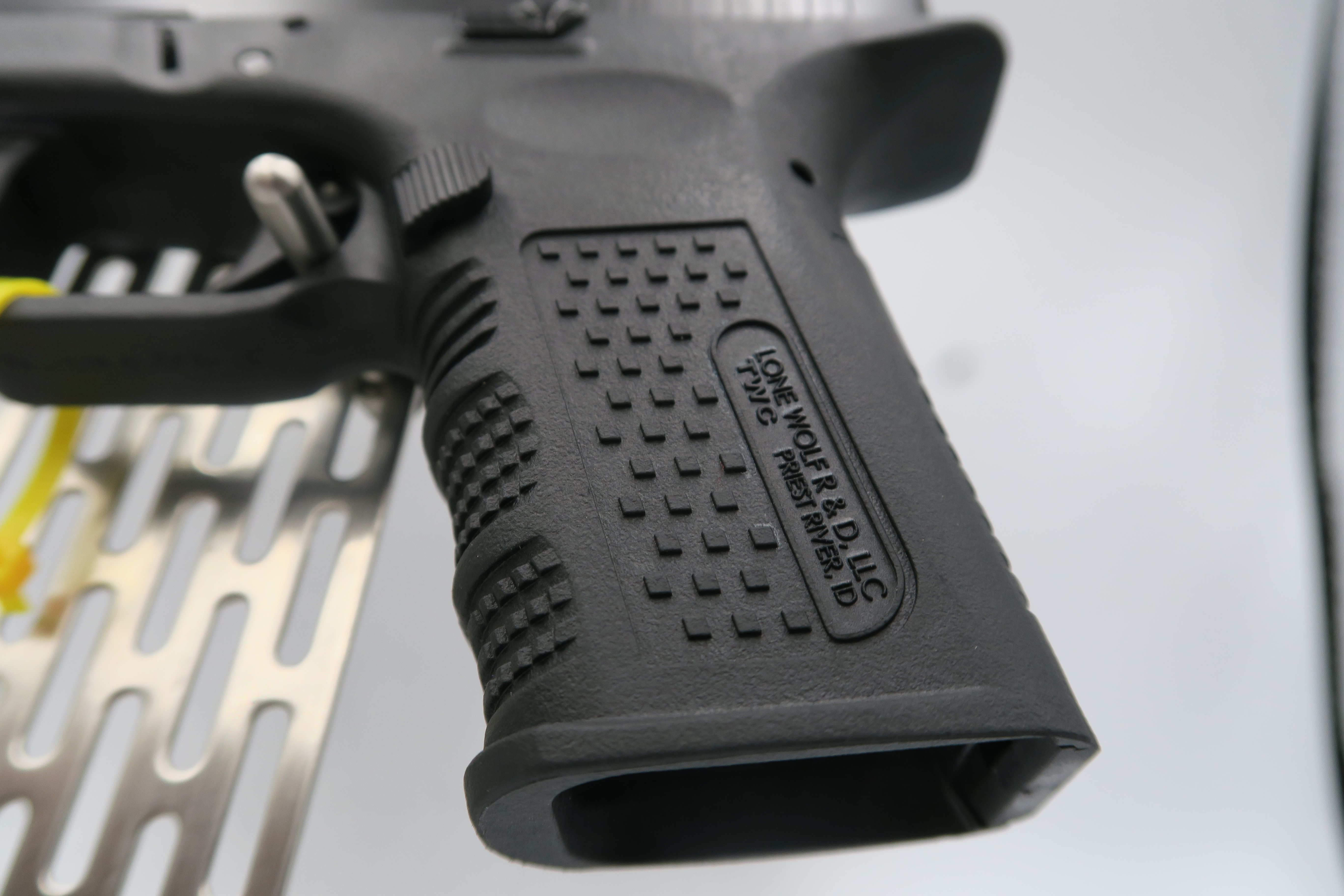 Lonewolf 9mm. ปืนร้านค้า (ตัดโอนชื่อผู้จัดการ) **ไม่กดสั่งเล่นนะครับ ต้องติดต่อร้านมาก่อนสั่งปืนครับ**