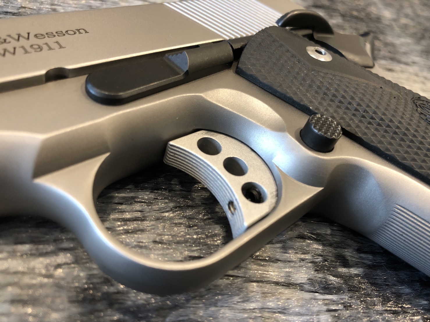 [ปืนฝากขายมือสอง] Smith SW1911 .45 เลสทั้งตัว สภาพเก็บได้เลย งานเนียน สวย ผิวดีมาก ระบบดี แทบไม่มีรอยสภาพเหมือนใหม่