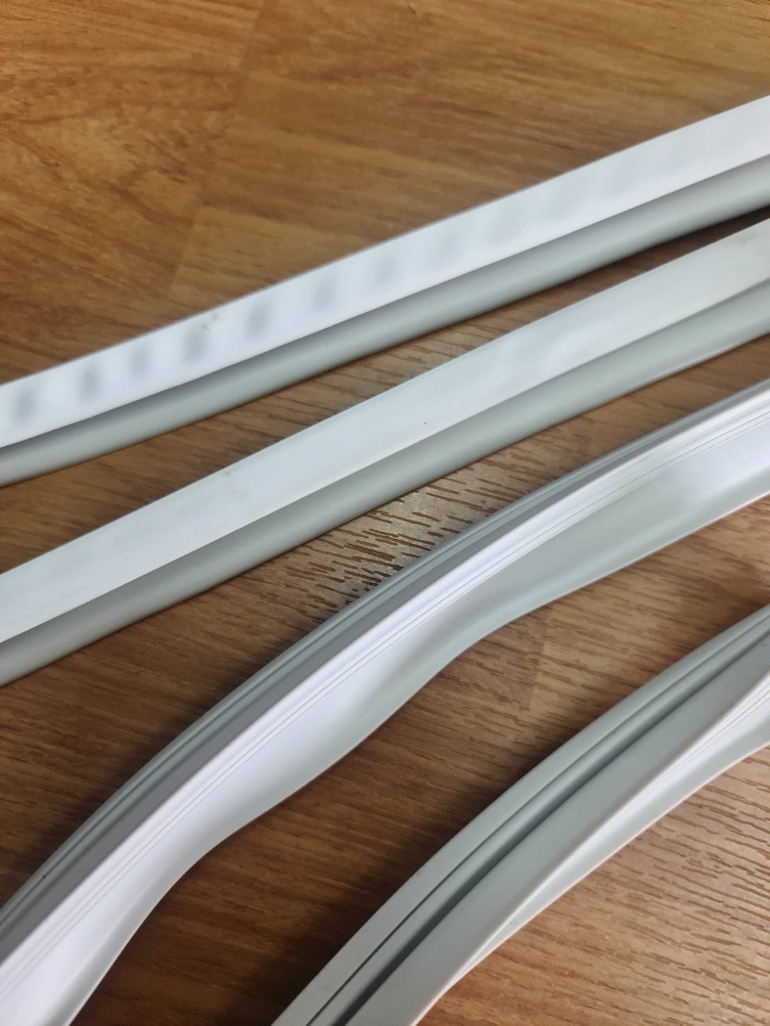 0000697 ขอบยาง ตู้เย็น รุ่น SR-F418 (ขอบล่าง)ขอบยางตู้เย็น ซันโย SANYO (ตู้เย็น 2 ประตู)