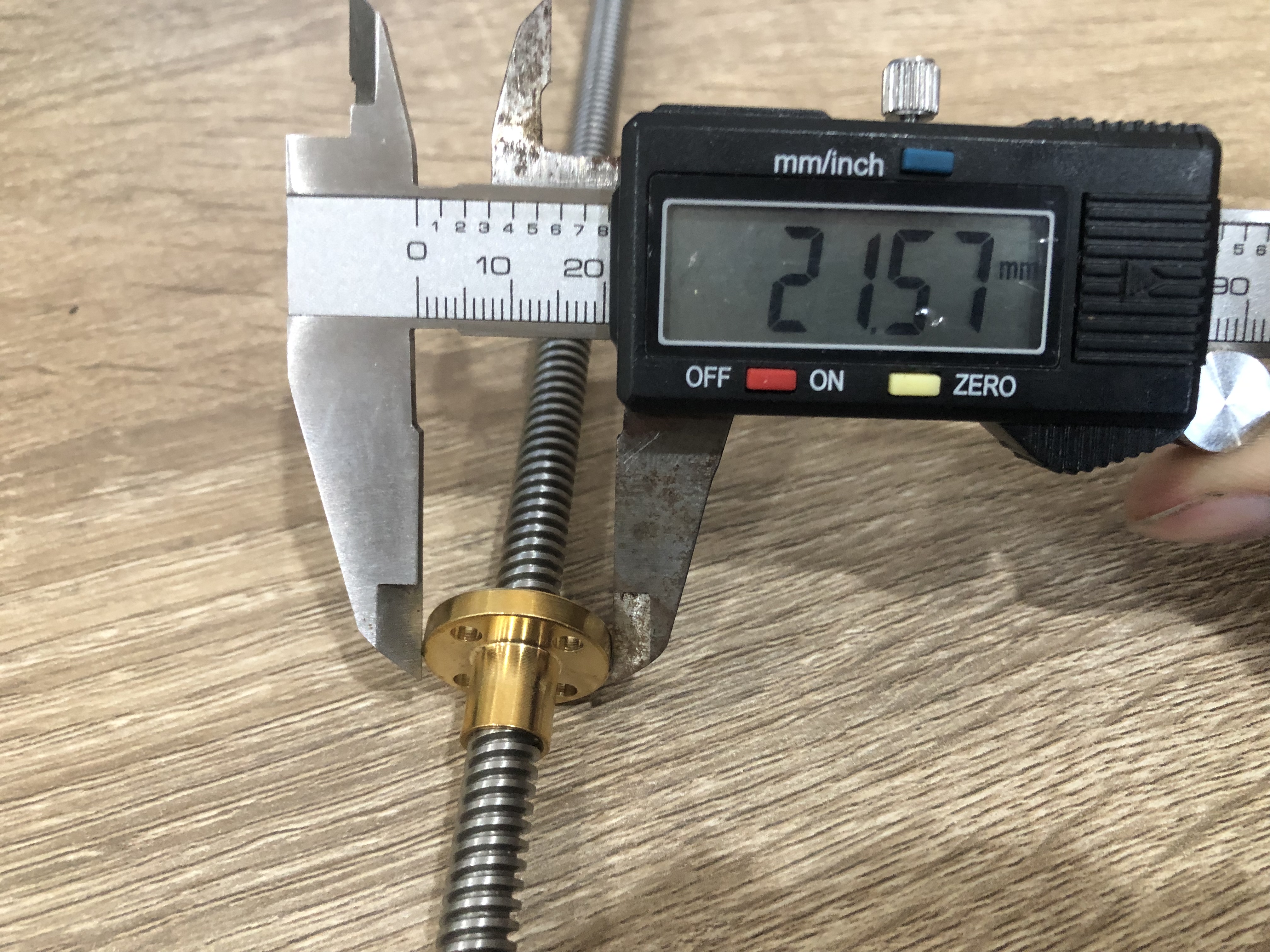 304 stainless steel T8 Lead Screw Length 500mm และ Copper Nut (Pitch=2mm, Lead=4mm)