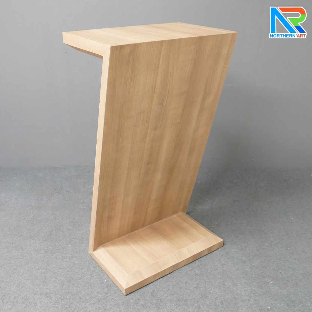 โพเดียมไม้ สีวอลนัทอ่อน ทรง Z ขนาด (W)60 x (L)40 x (H)110 ซม. แข็งแรง ทรงสวย เหมาะสำหรับการนำเสนอทุกโอกาส