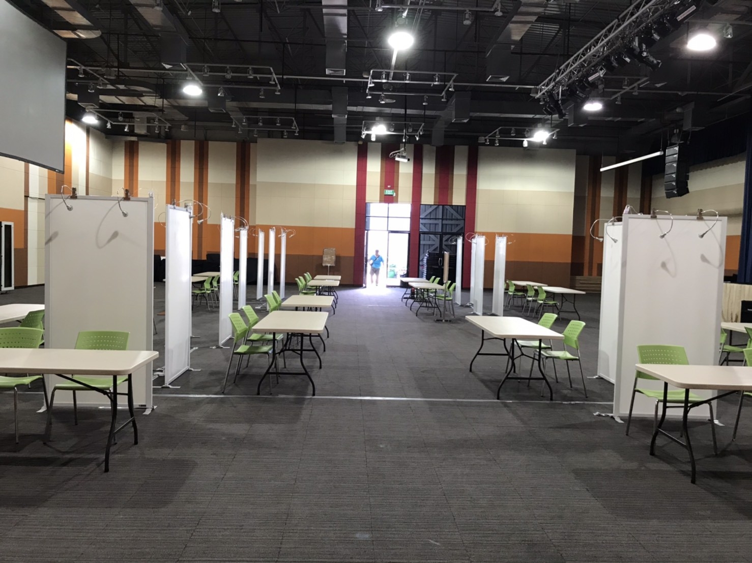 เช่าบอร์ดนิทรรศการ แบบตั้งเดี่ยวพร้อมหลอดไฟ ขนาด 100x200 ซม. บริการติดตั้งพร้อมรื้อถอน