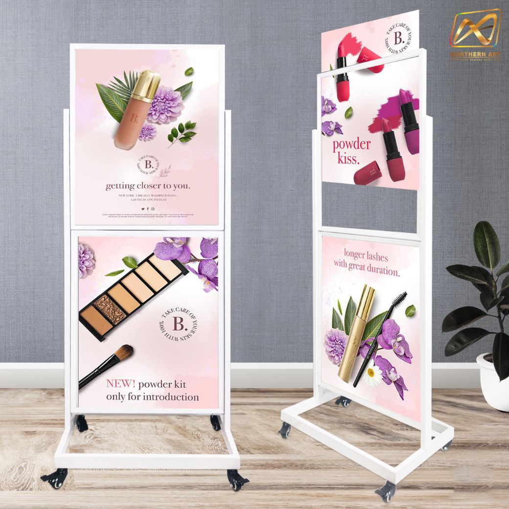 ป้ายตั้งพื้นเหล็ก กรอบคู่ สีขาว มีล้อ (W) 58 × (L) 73 x (H) 160 cm. สอดงานด้านบน โชว์ภาพ2ด้าน ถอดประกอบได้