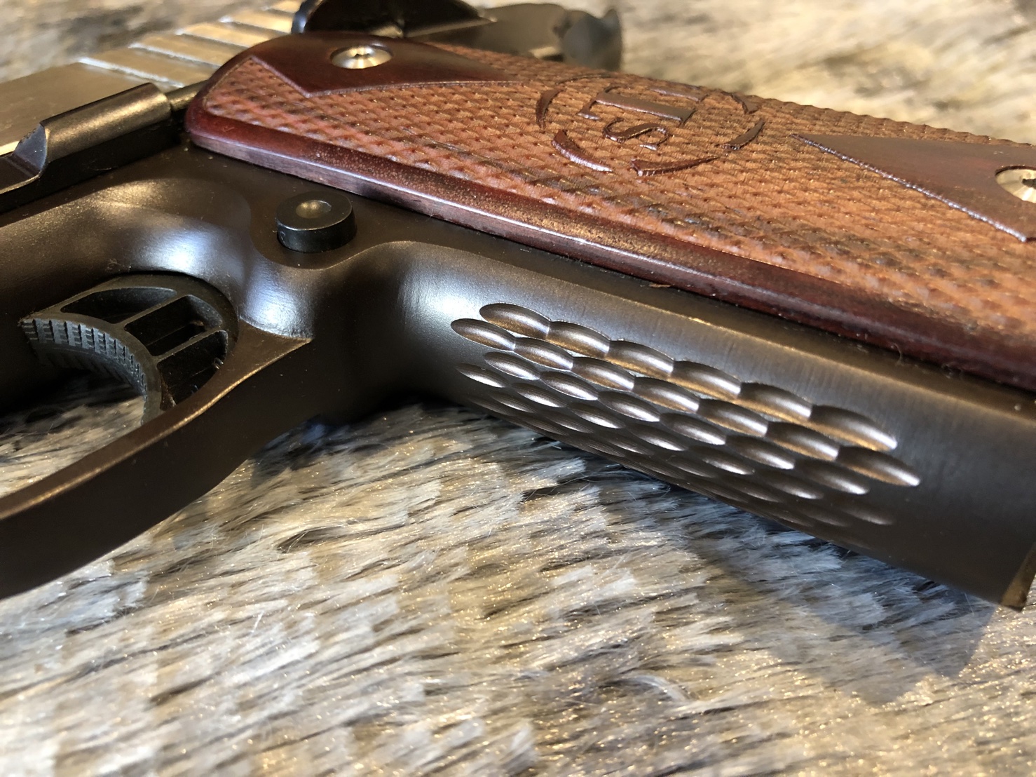 **ติดจอง** [ปืนฝากขายมือสอง] STI CUSTOM ขนาด 9มม เหมามือ 4นิ้วกำลังดี สวยงามตามท้องเรื่อง เดิมทุกจุด มีเสนห์ ไม่มีผลิตแล้ววว !!!