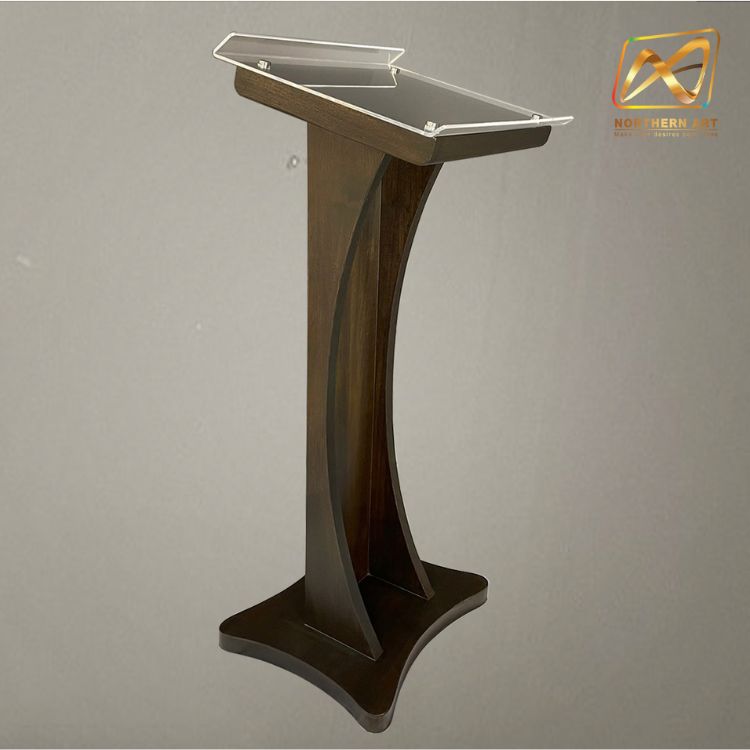 โพเดียมลายไม้ สีโอ๊คเข้ม ขนาด (W) 48 x (L) 40 x (H) 120 cm. Top เอียง ปิดทับอะคริลิคใสพร้อมหมุด