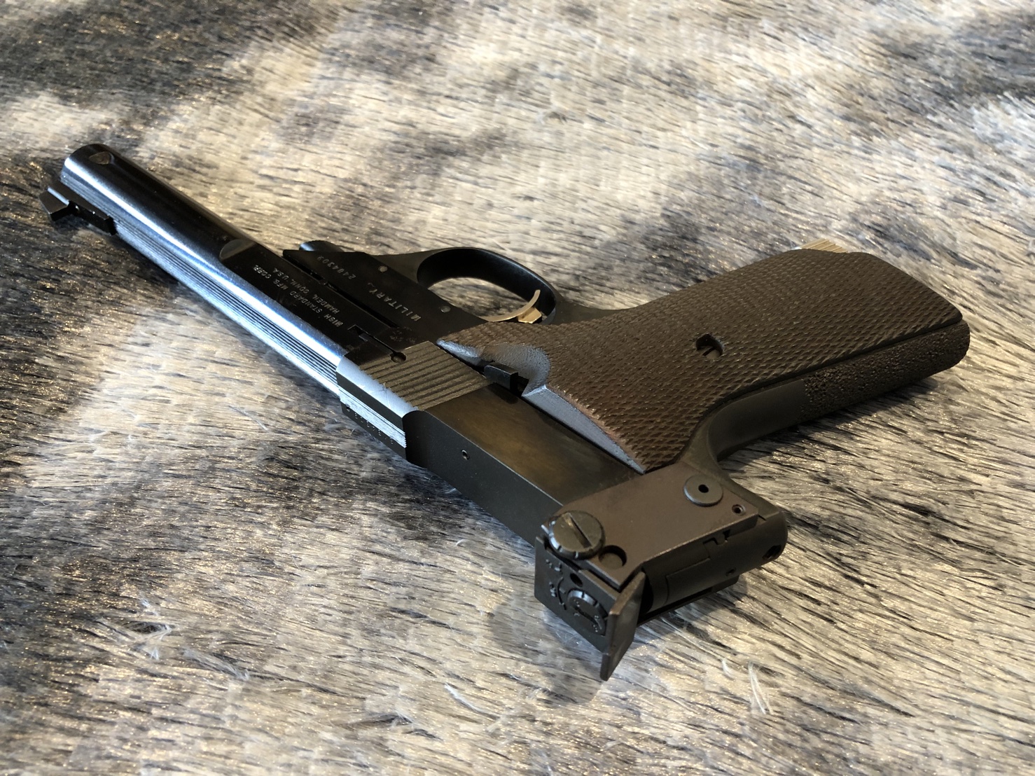 [ปืนฝากขายมือสอง] High Standard Super matic .22LR เก่าเก็บ โบราณ ใช้งานได้ สะสมดี ชอบก็มาจัดได้ครับ !!