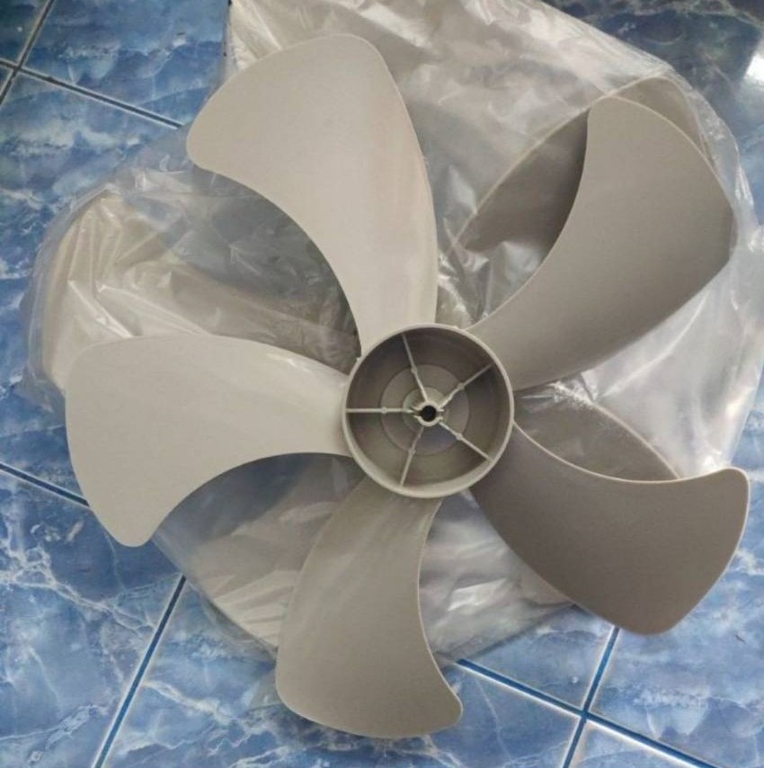 0000638 HATARI ใบพัดลมอุตสาหกรรม ขนาด 18 นิ้ว สีเทา