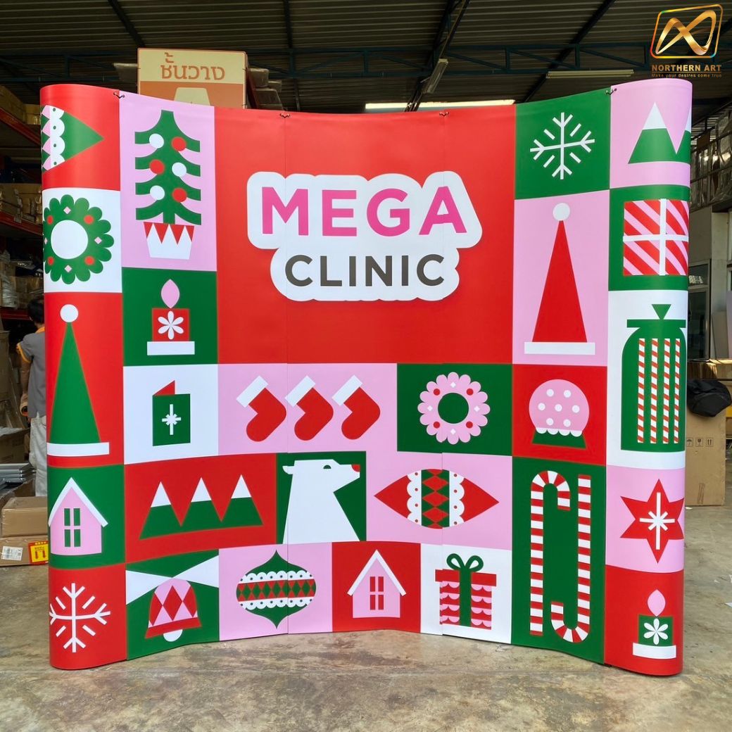 BACK DROP ฉากแบคดรอป รุ่นมน แบบโค้ง โครงอะลูมิเนียม ถอดประกอบได้ พร้อมงานพิมพ์ +โคมไฟ 2 ชุด และกระเป๋าล้อลาก 1 ใบ