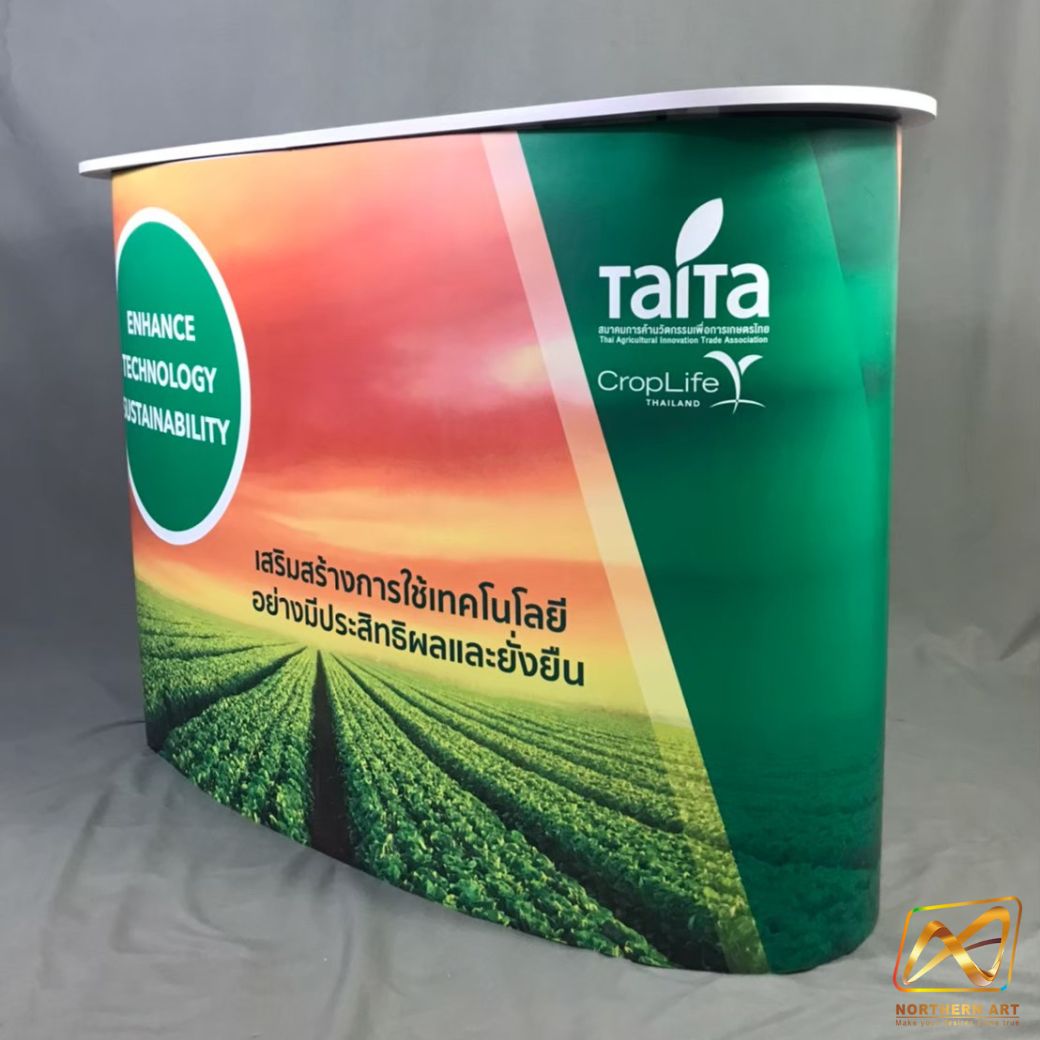 เคาน์เตอร์สำเร็จรูป รุ่นโค้ง TOPสีขาว มีช้นวาง ขนาด (W)133 x (D)39 x (H) 90 cm.โครงอะลูมิเนียม พับเก็บได้ เคลื่อนย้ายสะดวก