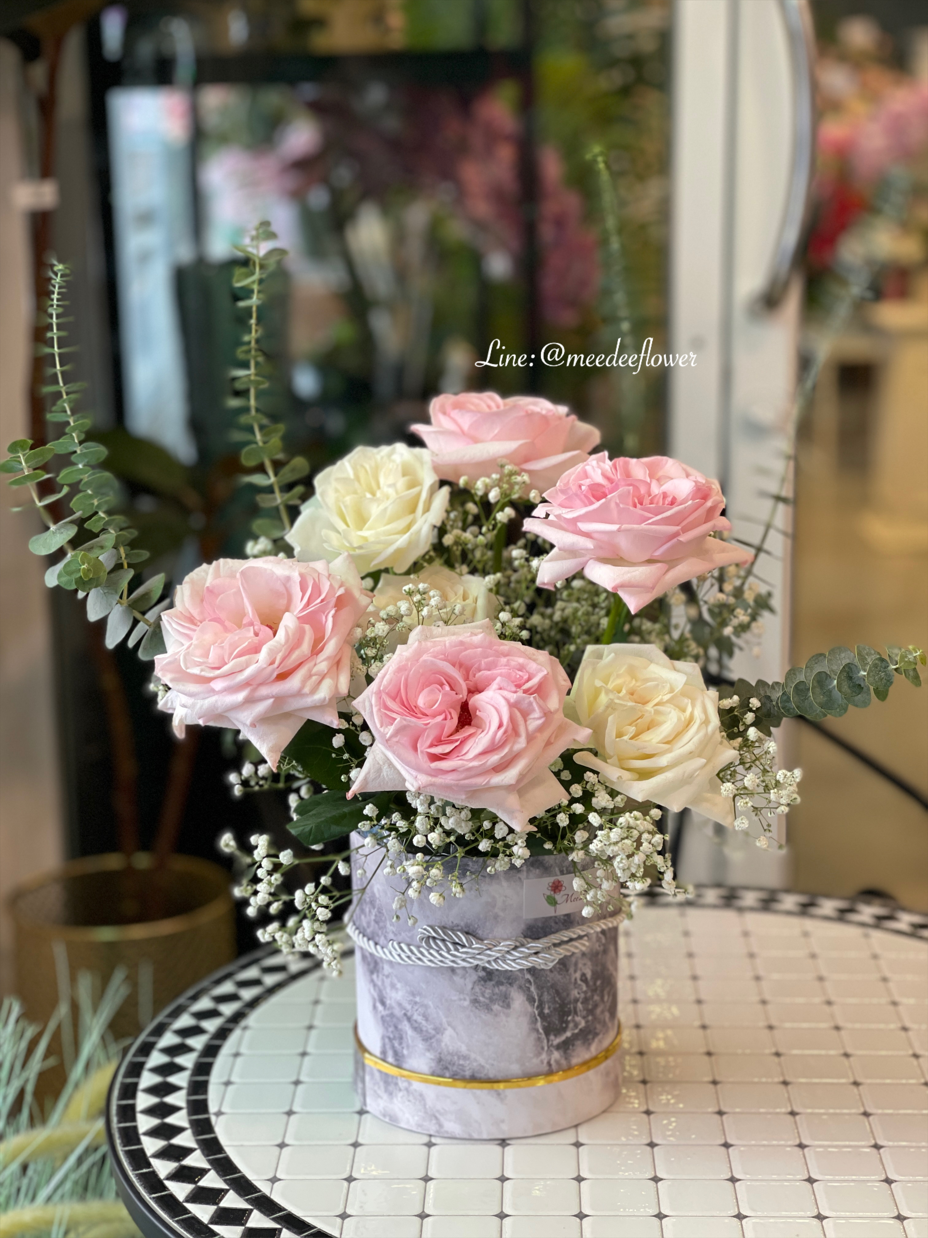 กล่องดอกไม้ Flowerbox กระเช้าดอกไม้ กระเช้าดอกไม้แสดงความยินดี เยี่ยมไข้ วันเกิด
