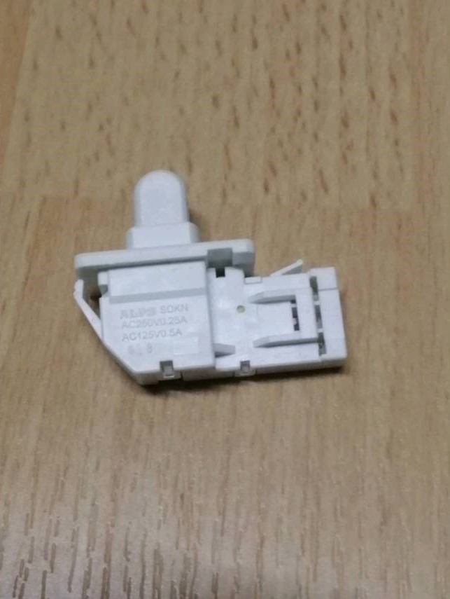 0000273 สวิตซ์ ประตู ตู้เย็น ชาร์ป