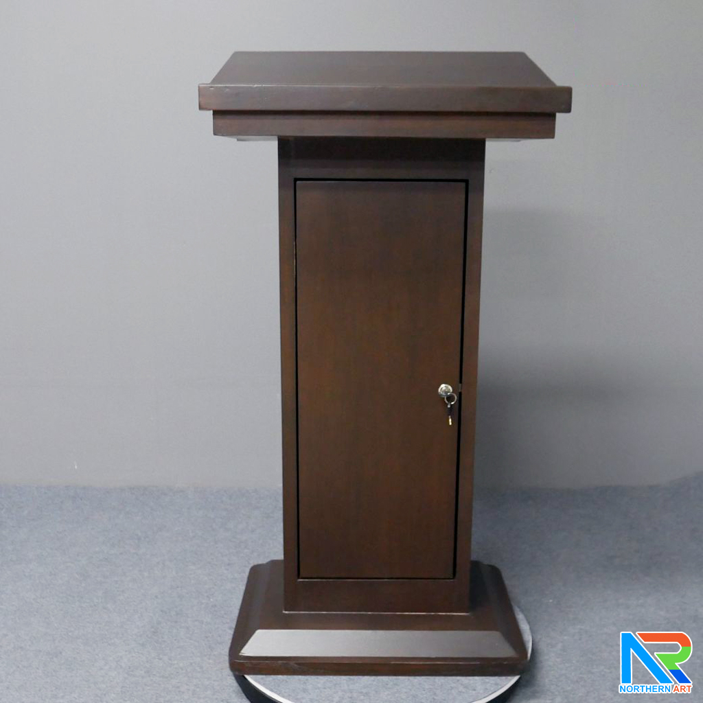 โพเดียมไม้ สีโอ๊ค ทรงโมเดิร์น TOP เอียง ขนาด (W)58 x (L)46 cm. สูง 114 cm. พร้อมตู้ใส่ของ มีกุญแจล็อค