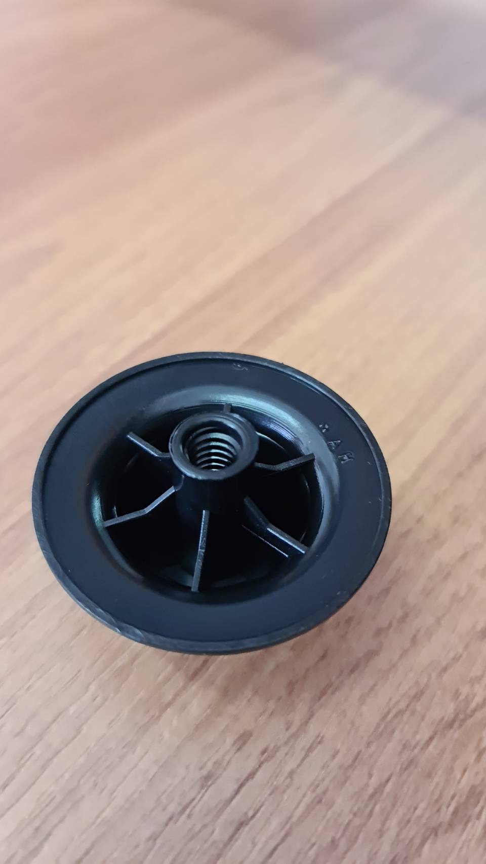 0000425 ฝา ฝาล็อค ฮาตาริ ใบพัดลม จุกปิดใบพัดลม Hatari 12" 14" 16" 18" ฝาล็อก ใบพัดฮาตาริ ตัวล็อค Fan ฺBlade Lock