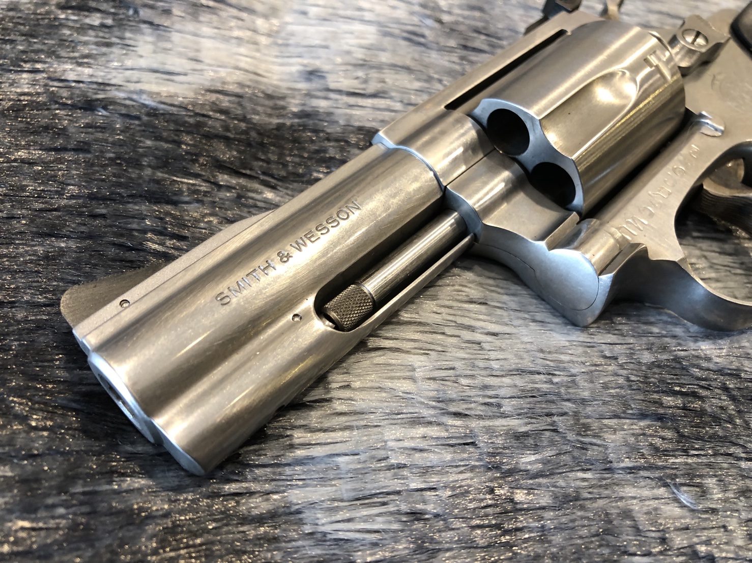 [ปืนฝากขายมือสอง] Smith M60 .38 3นิ้ว ฟูลัก สภาพดีโม่แน่น ผิวเดิมคมๆ มีรอยตามปกติของมือ2 นกดำ ไกดำ เดิมๆแท้ๆแน่นอน !!!