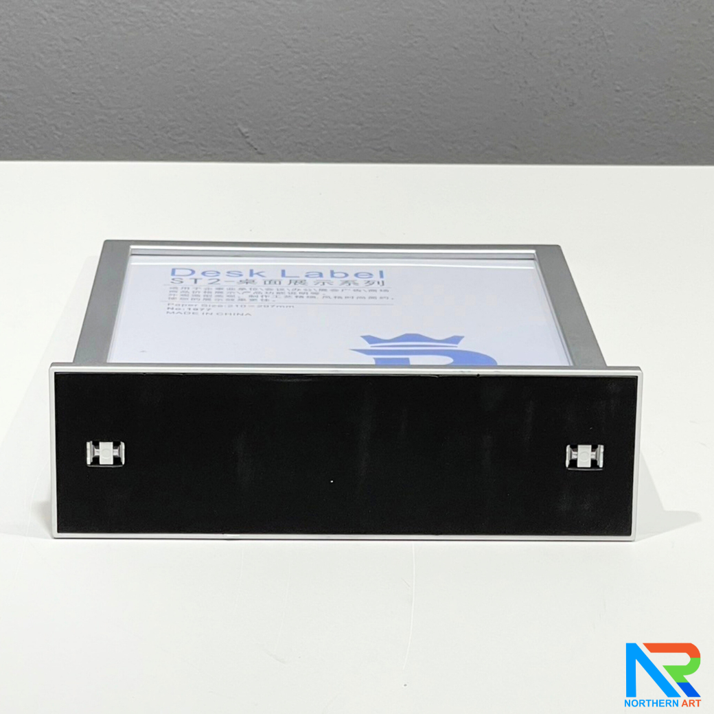 ป้ายตั้งโต๊ะ รุ่น F กรอบเฟรม สีทองและสีเงิน ขนาด A4 ฐานพลาสติก โชว์งานพิมพ์ได้ 2 หน้า ถอดประกอบได้