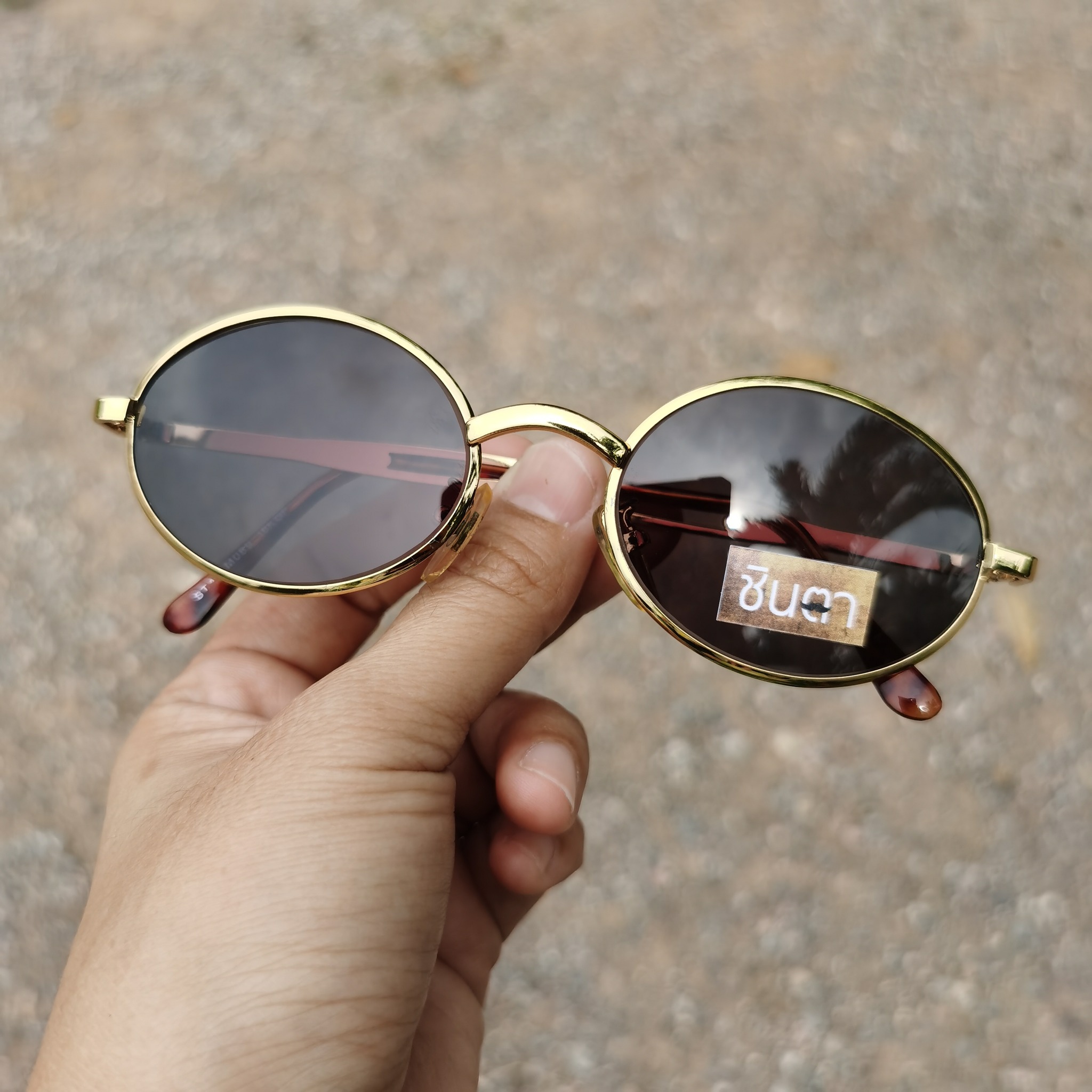 แว่นวินเทจ แว่นตากันแดด แว่น Handmade แว่นเก่าเก็บยุค 90 ชินตา รุ่น Thonk Lee Limited ทรงรี กรอบสีทอง เท่ห์ๆ ไม่ซ้ำใคร ใช้เลนส์กันแดดคุณภาพดี ใส่ได้ทั้งชายและหญิง