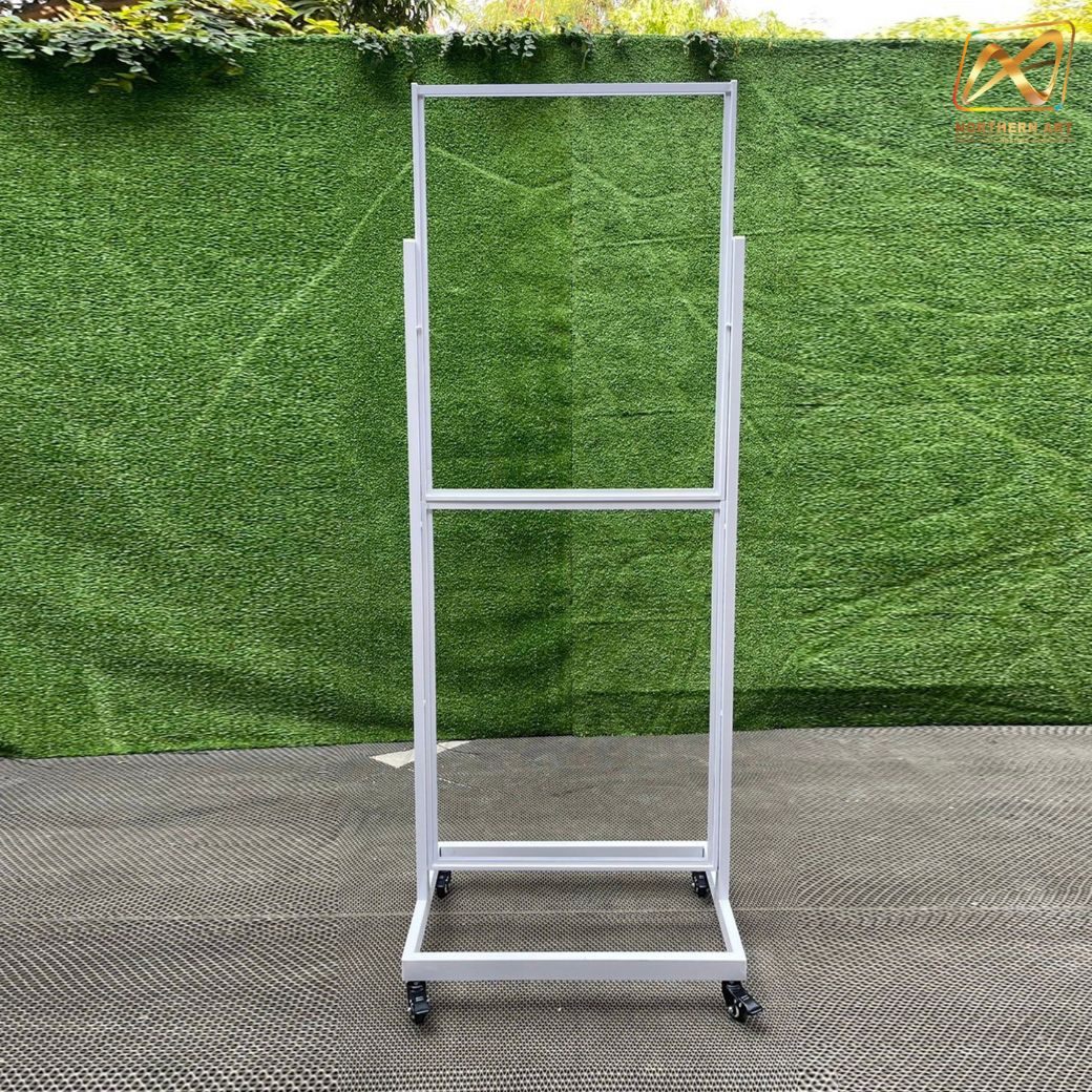 ป้ายตั้งพื้นเหล็ก กรอบคู่ สีขาว มีล้อ (W) 58 × (L) 73 x (H) 160 cm. สอดงานด้านบน โชว์ภาพ2ด้าน ถอดประกอบได้