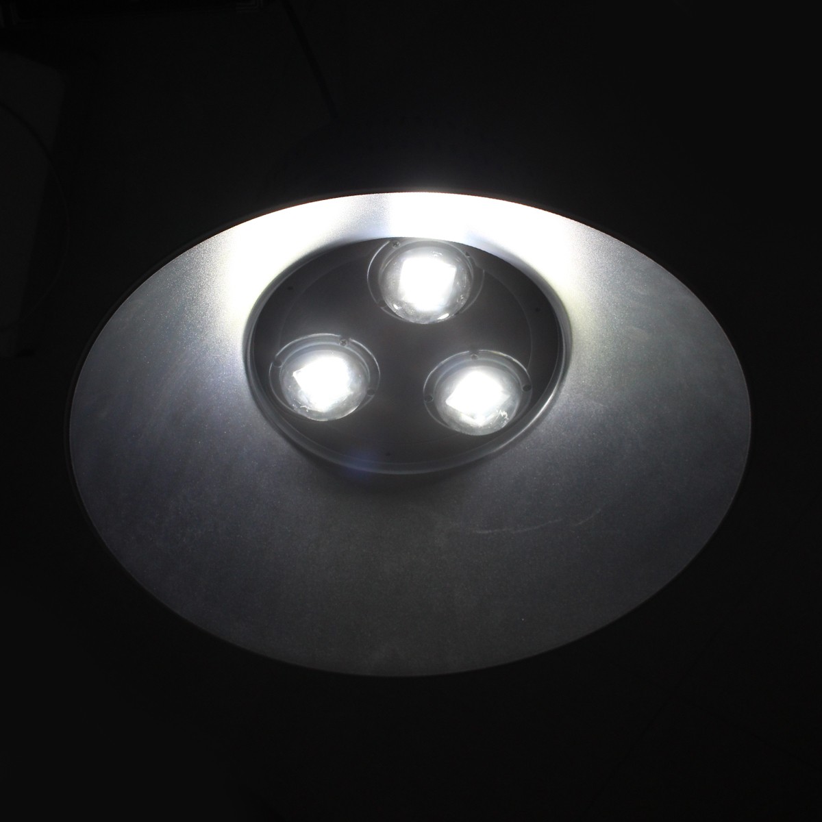 IWC-HIB-GKD-043-150W ไฮเบย์ รุ่นนี้ มีพัดลมระบายความร้อนในตัว