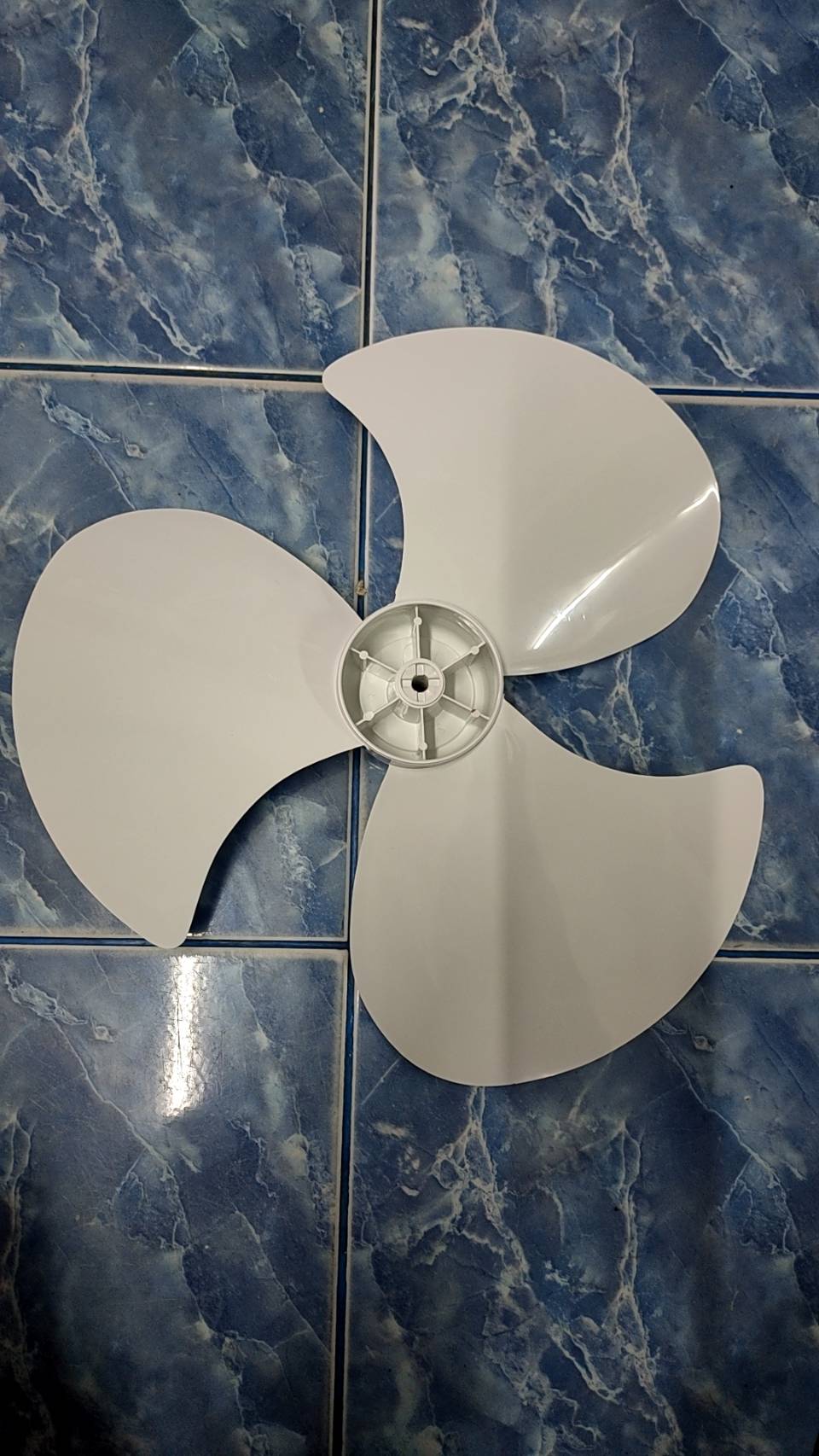 0000484 ใบพัดลม 16 นิ้ว สีขาวขุ่น อะไหล่พัดลม แบบ 3 ใบ เกรด A ขนาด ใบพัดลม ฮาตาริ