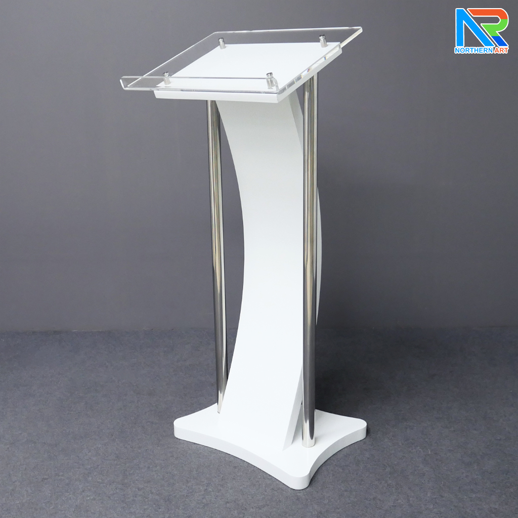 โพเดียมไม้ สีขาว ขนาด (W) 50 x (L) 40 x (H) 120 cm. พร้อมเสาสแตนเลสคู่ TOP เอียง อะคริลิคใส ติดหมุด
