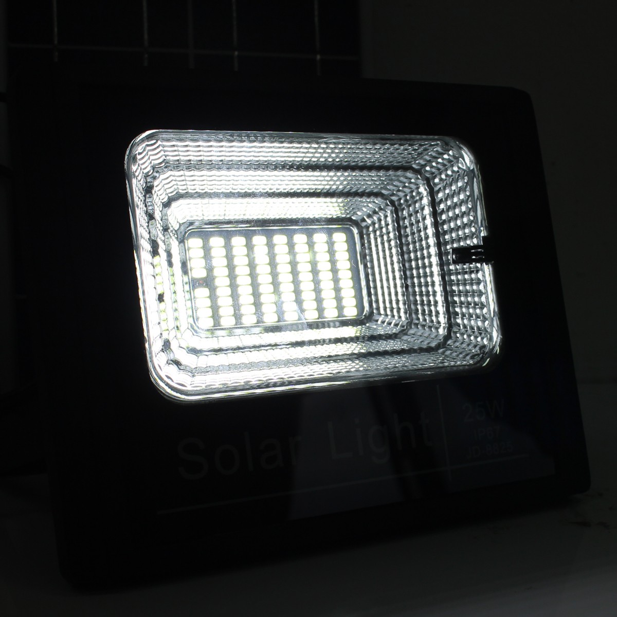 IWC-FLOOD-LIGHT-SOLAR-REMOTE-JD-8825-25W รุ่น JD มีรีโมทตั้งเวลา ปรับแสงได้