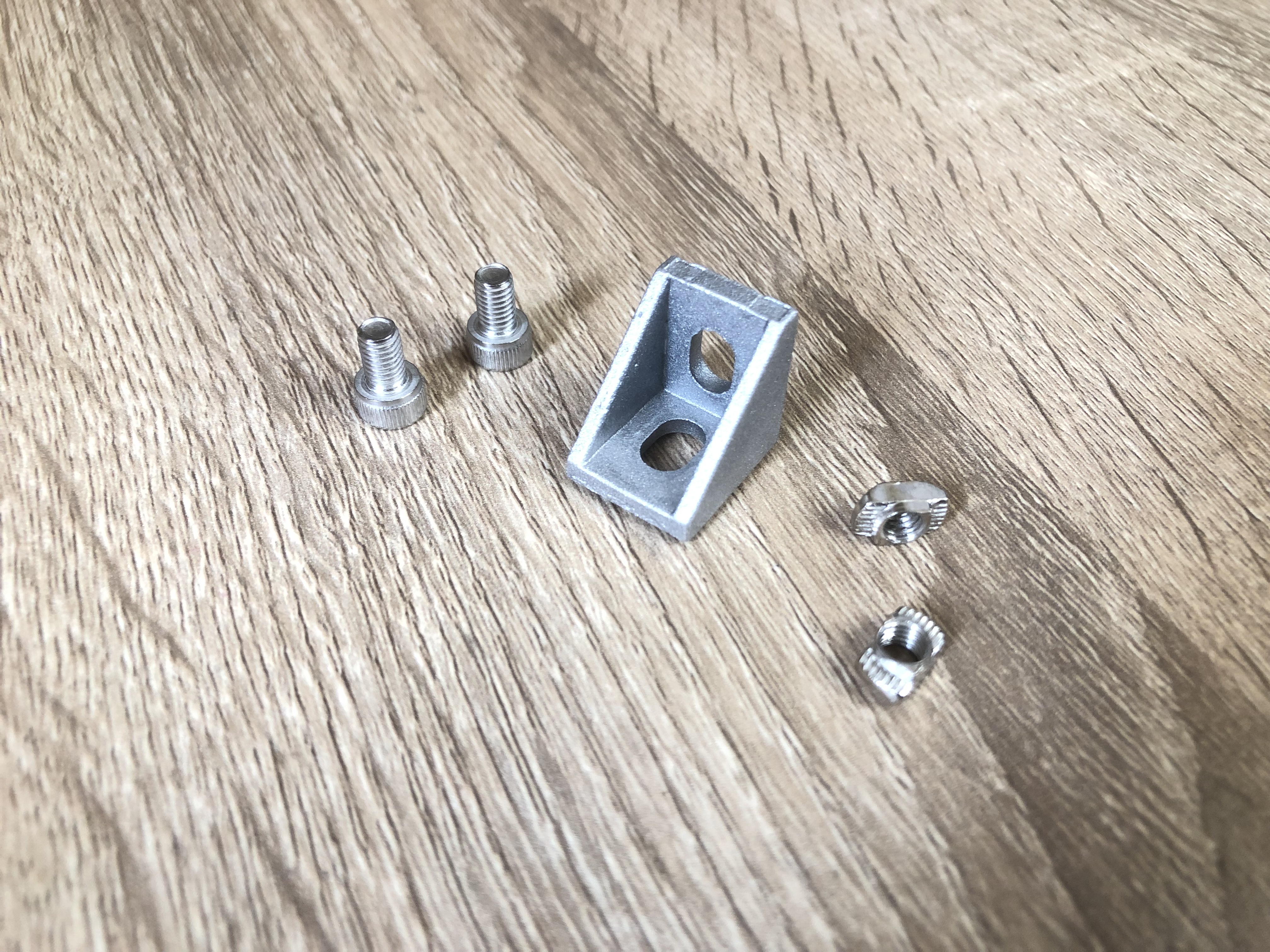 Bracket D 20 สำหรับอลูมิเนียมโปรไฟล์ 2020 พร้อมชุดน็อตยืด free-Nut M5