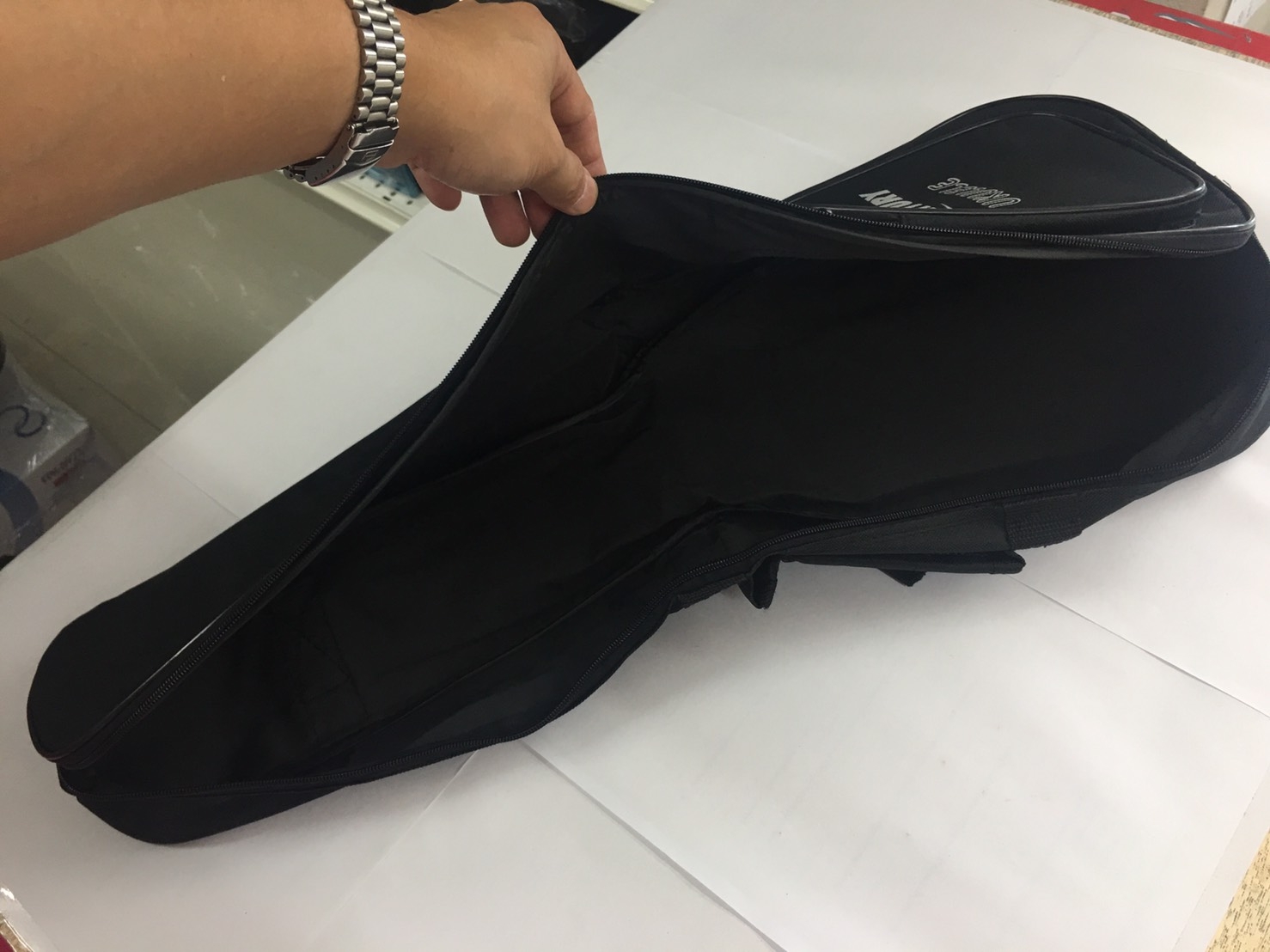 กระเป๋า อคูเลเล่ UKULELE ของใหม่ สีดำ ใส่ขนาด Concert มีซิบหน้า และ สายสะพายหลัง