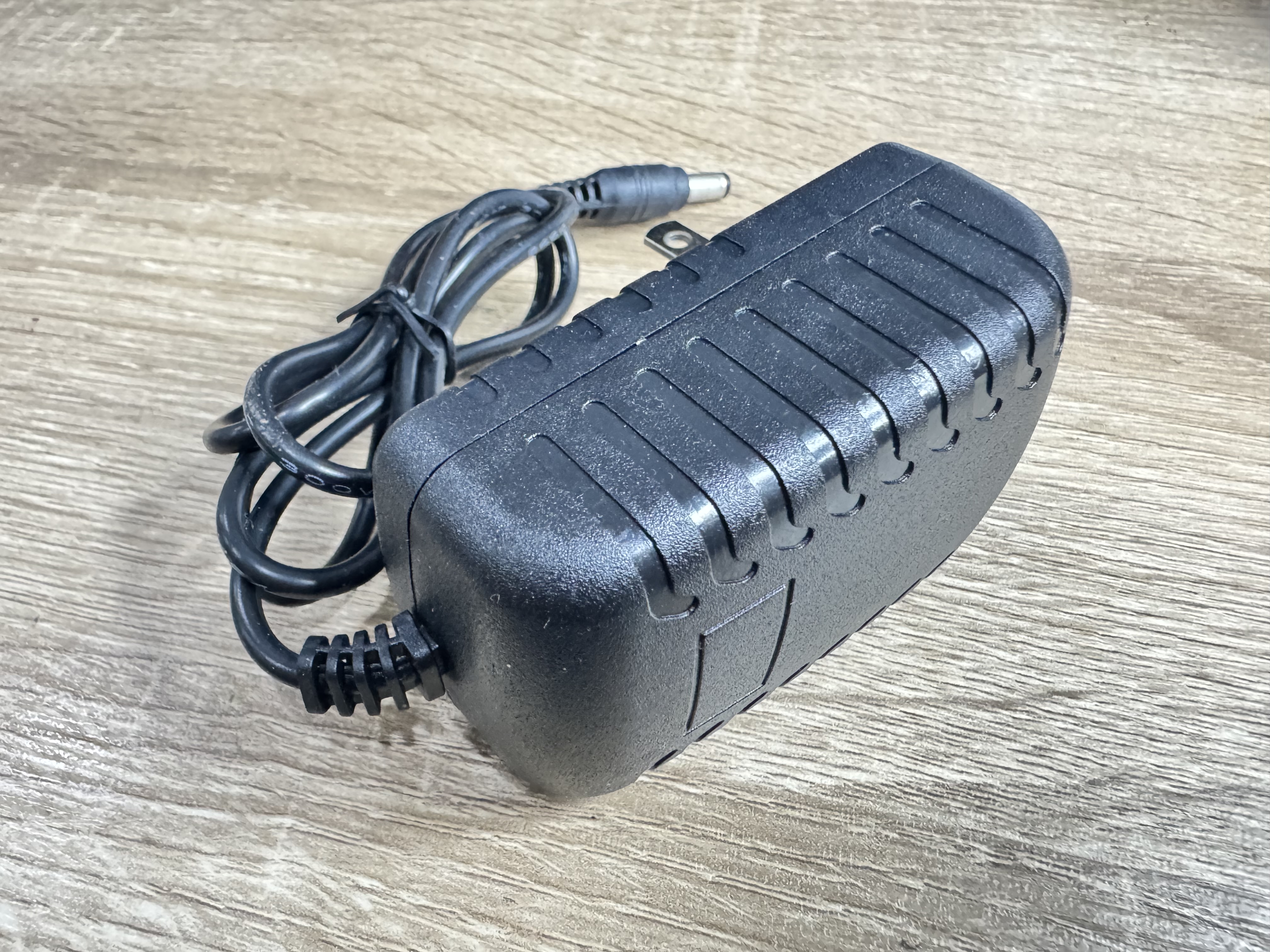 AC 110-240V to DC 12V 2A Universal Power Adapter Supply